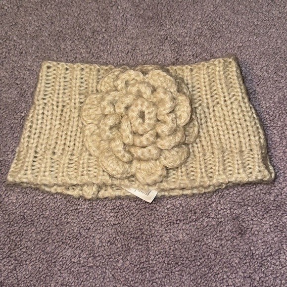 Forever 21 Set of 2 Ear Warmers EUC - Picture 2 of 7